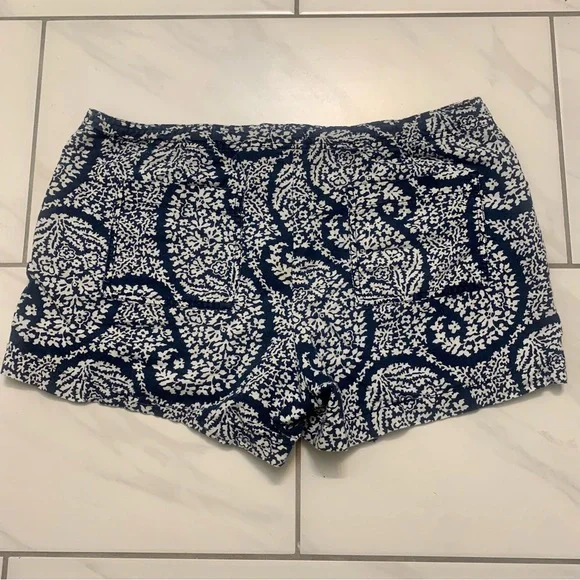 • [GAP] Blue & White Floral Shorts • - Picture 6 of 10
